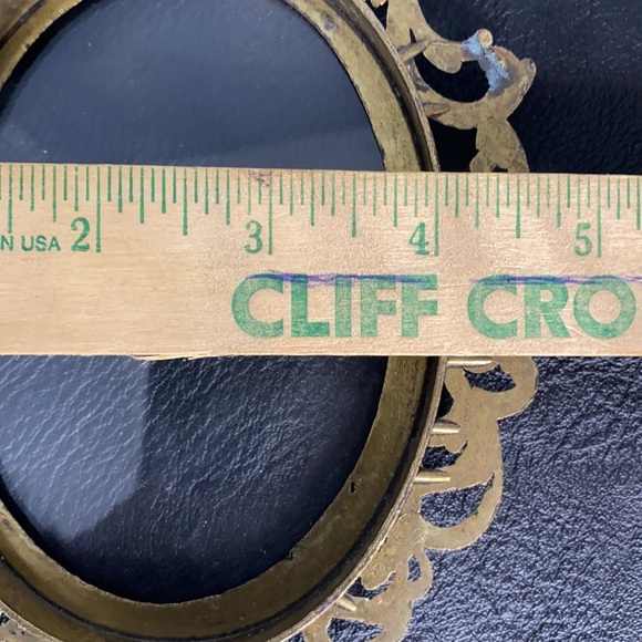 Vintage Oval Brass Frames With Glass - Picture 7 of 8